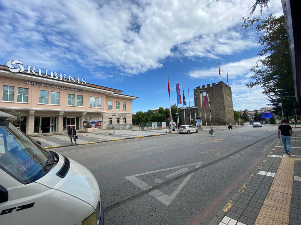 VARILBAŞTA ARAP BAYRAKLARI&nbsp;ŞOKU?